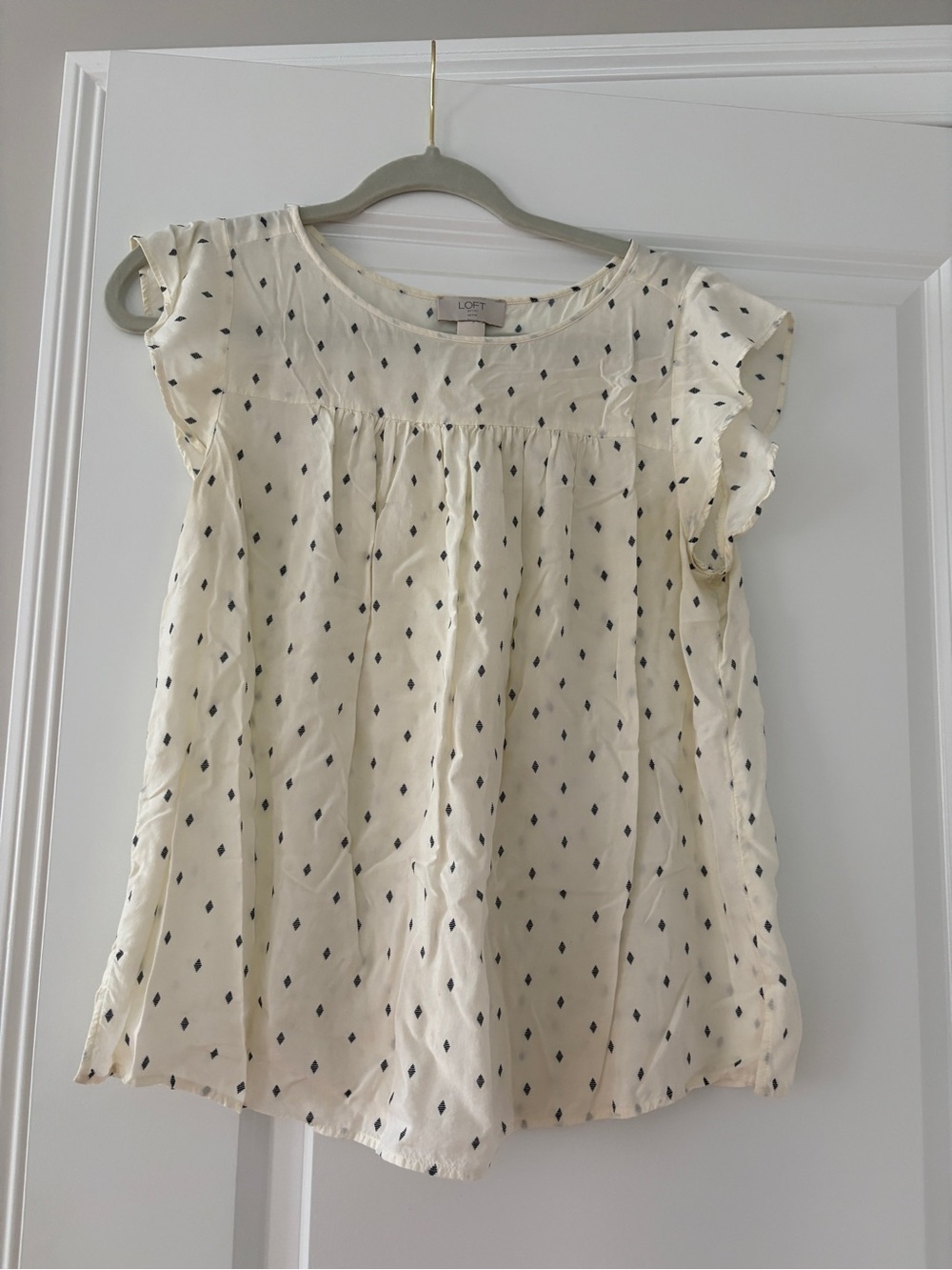 LOFT Cream Diamond-Print Flutter Sleeve Top